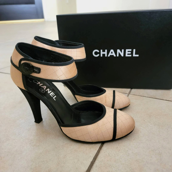 Chanel Heels D'Orsay Pumps 37 Interlocking CC Pink Tan Silk Ankle Strap Vintage